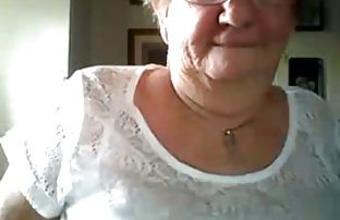 xxx 戴眼镜的俄国金发碧眼的女人在第一次约会性交