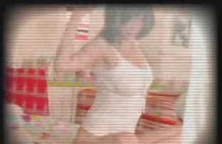 xxx 学生们玩了一瓶并开始狂欢2系列